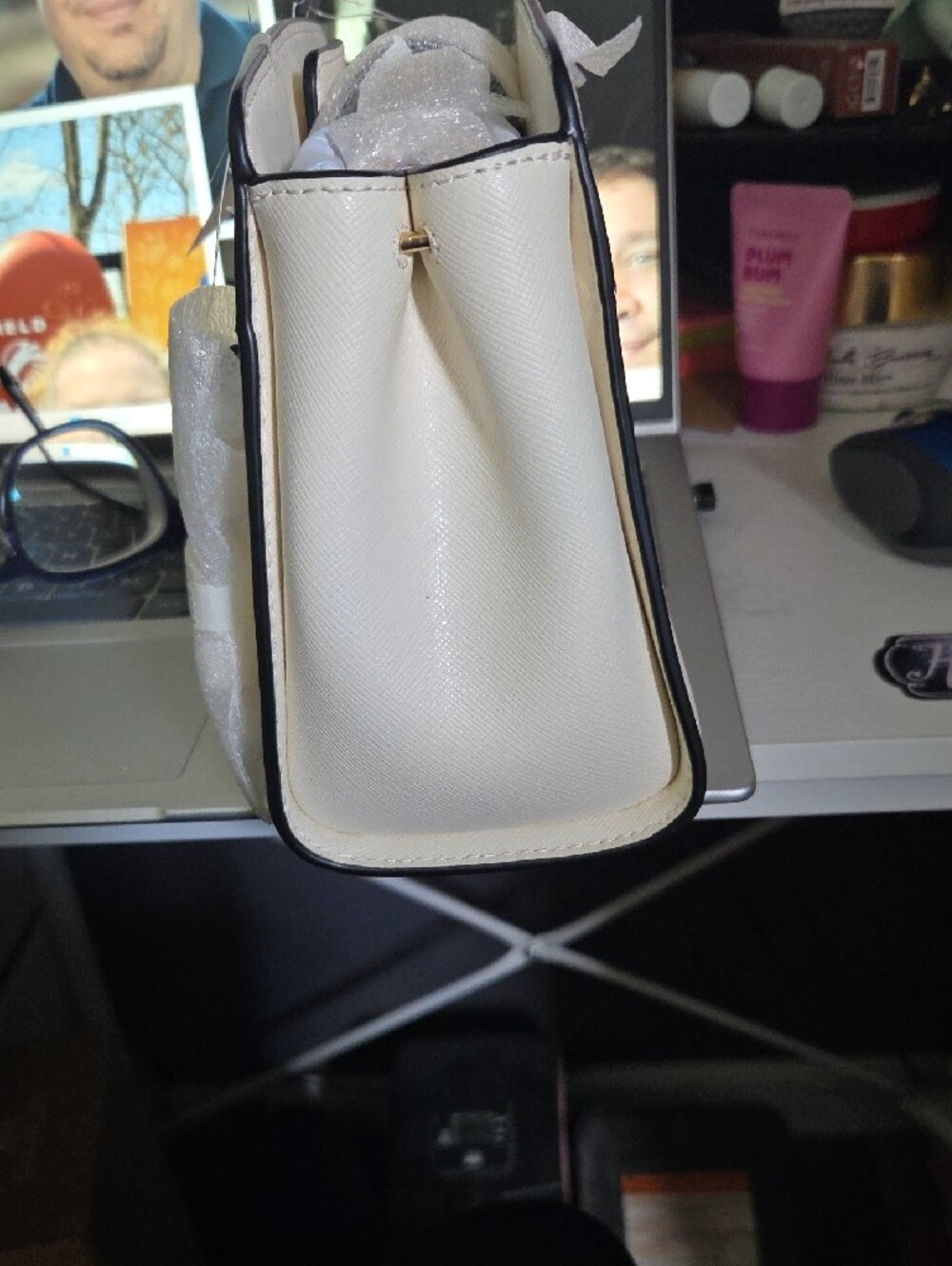 kate spade cream crossbody with red heart appliqués and gold logo - Picture 2 of 6